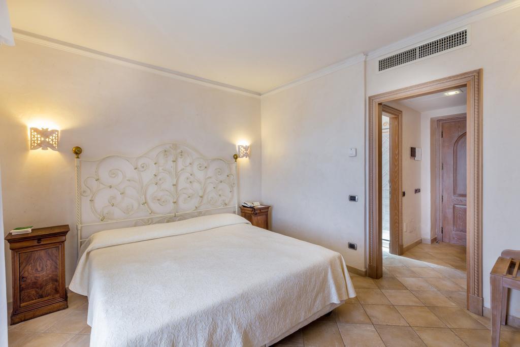 Petra Bianca Hotel Porto Cervo Exterior photo